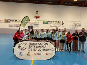 21/4 El equipo Infantil Femenino de Balonmano, campeón de Extremadura