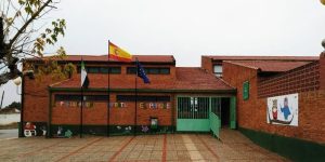 01/4 Los alumnos del CEI El Parque cursarán el próximo curso en el CP Miramontes, por la paralización de las obras en el centro.