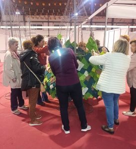 3/12 Árboles de ganchillo en el decorado navideño en Azuaga.